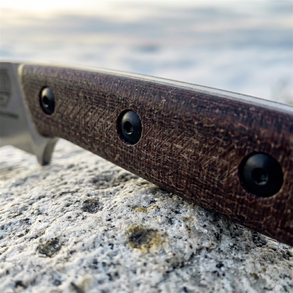 Nóż survivalowy z ostrzem stał – Bushcraft Knife Fixed recenzja i cena
